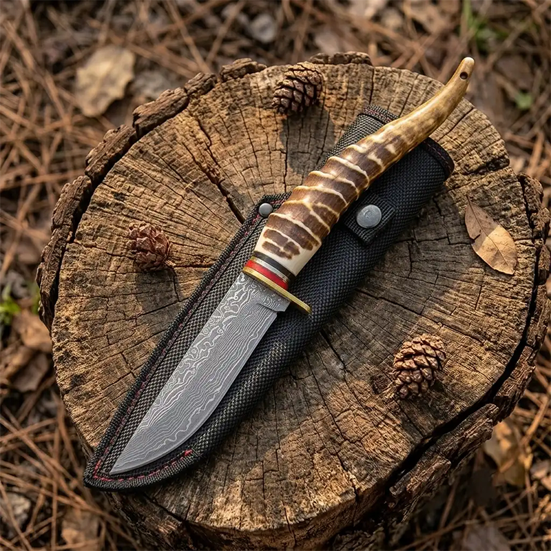 Katsuro Yapay Geyik Boynuz Görünümlü Damascus Lazer İşlemeli Av Bıçak Kamp Bıçak Outdoor Av Bıçak - L302 - Görsel 3